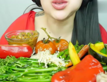 小姐姐们吃蔬菜图片,小姐姐们的健康美食时光”